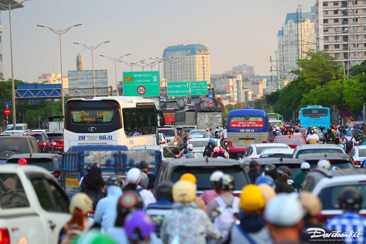 un_tac_cau_vuot_mai_dich-le-khanh4.jpg