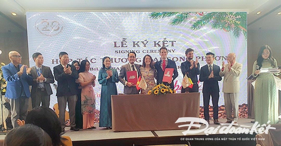 W_vinacacao-va-libeert-tien-hanh-ky-ket-thuong-mai-song-phuong.jpg