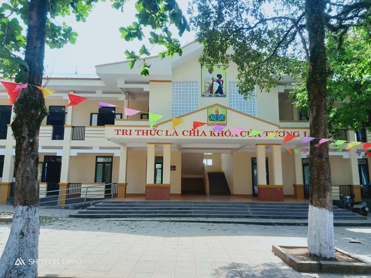 Công trường Tiểu học và Trung học cơ sở Cam Nghĩa được đầu tư với tổng giá trị 5 tỷ đồng.