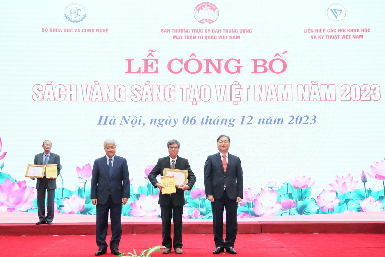 d724e0b5f6455f1b0654.jpg