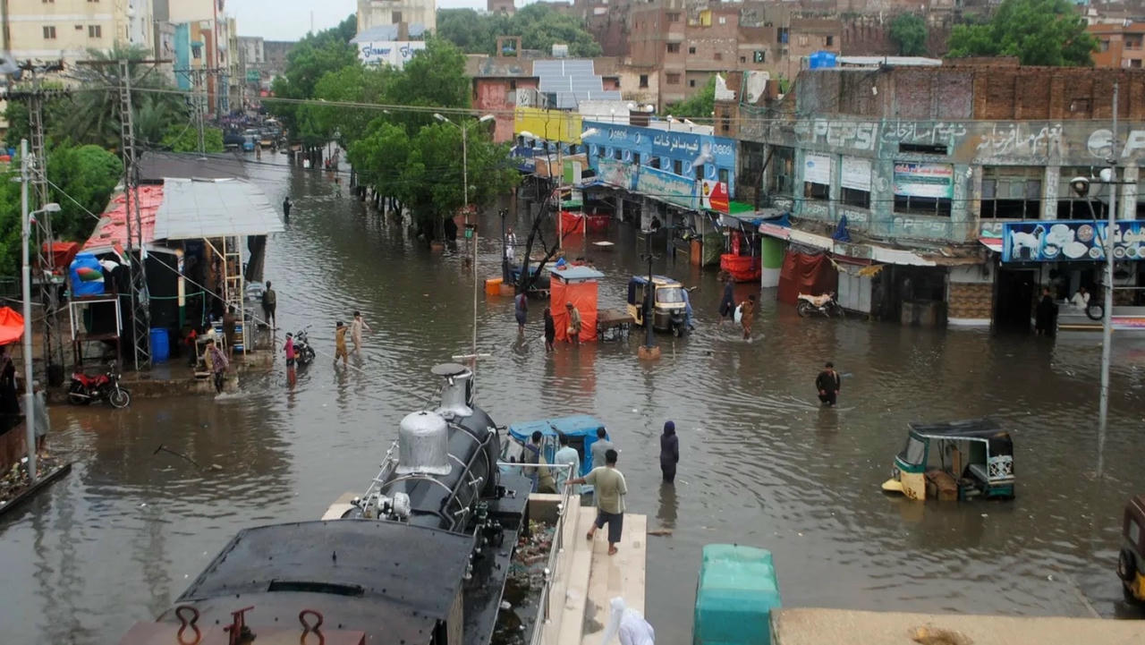 Lũ lụt tàn phá Pakistan. Ảnh: Getty.
