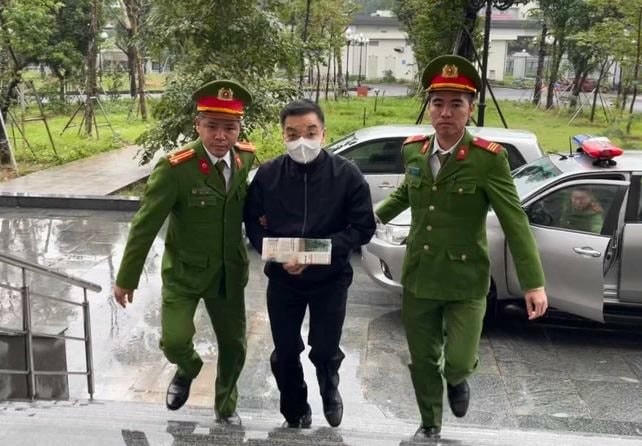 xet-xu-vu-viet-a-dan-giai-cac-bi-cao-ra-toa-ddk-1.jpg