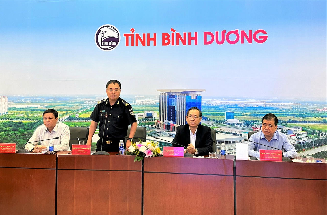 Lãnh đạo các ngành liên quan bàn về chiến lược phát triển ga Sóng Thần.
