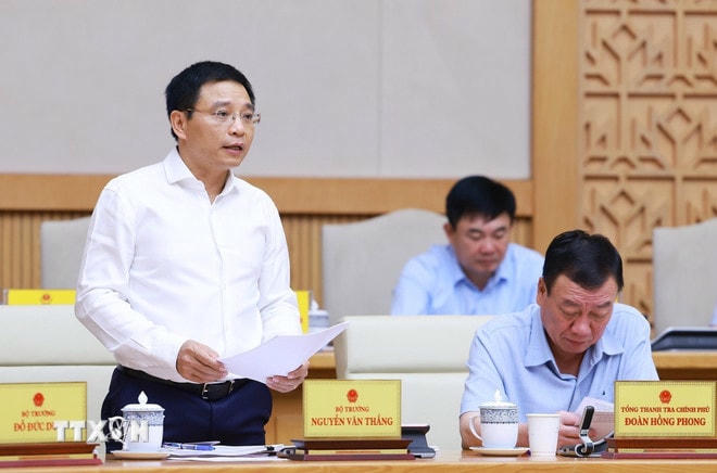 Bộ trưởng Bộ Tài chính Nguyễn Văn Thắng báo cáo tình hình kinh tế-xã hội tháng 4 và 4 tháng năm 2025. (Ảnh: Dương Giang/TTXVN) ttxvn-thu-tuong-pham-minh-chinh-chu-tri-phien-hop-chinh-phu-thuong-ky-thang-4-nam-2025-8014712-5.jpg