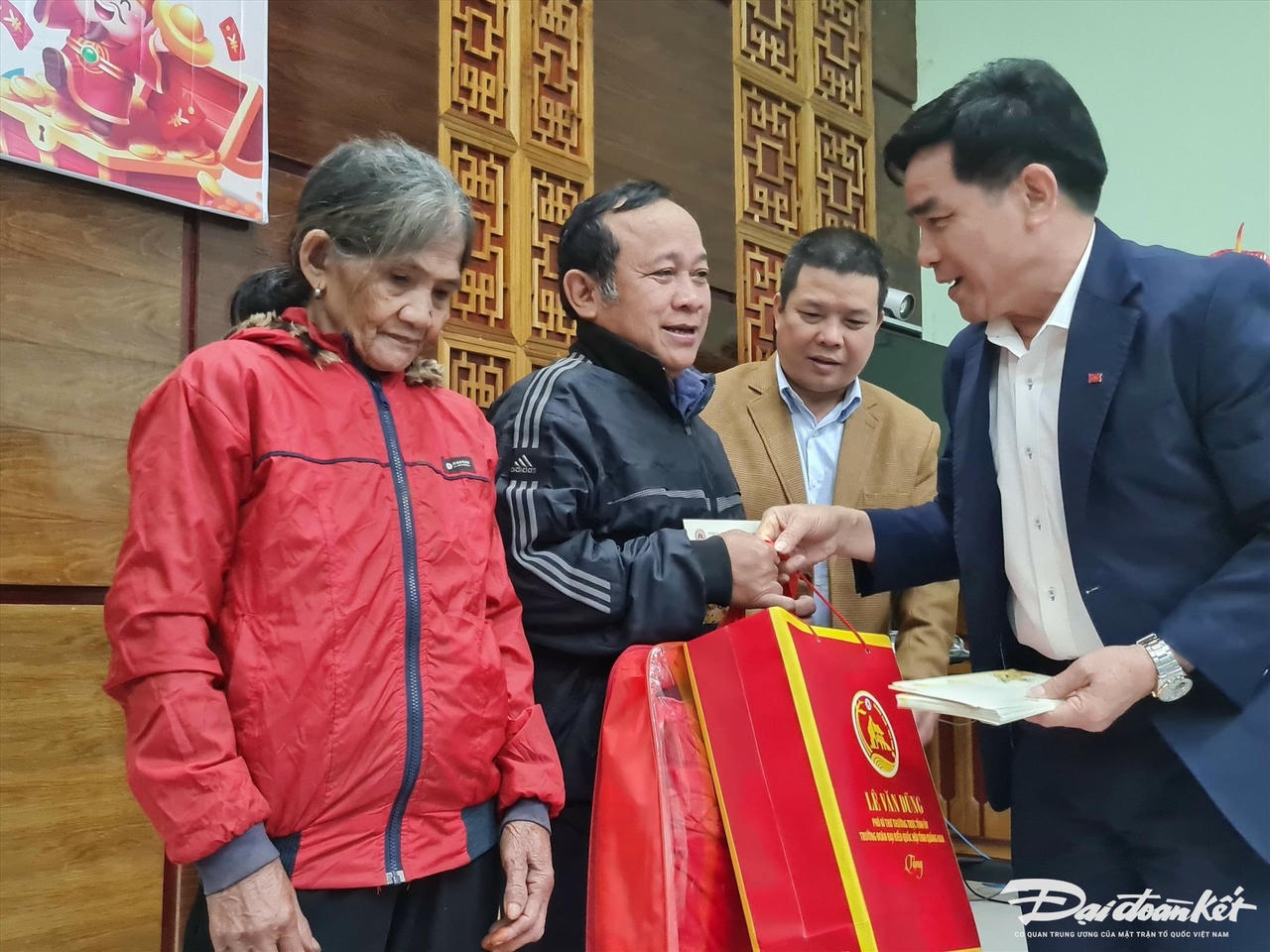 W_tang-qua-1.jpg