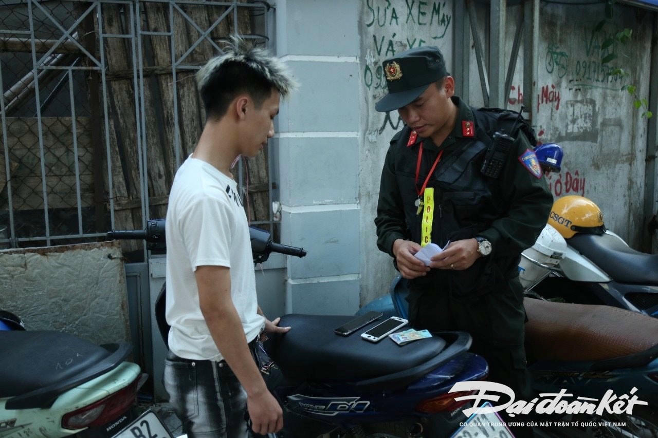 to_dac_biet_le_khanh2.jpg