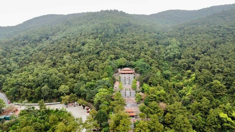 Núi Phượng Hoàng nhìn từ trên cao