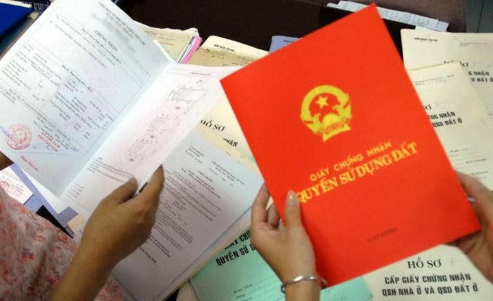   Theo quy định mới, người sử dụng đất nộp một bộ hồ sơ  tại UBND cấp xã hoặc Chi nhánh Văn phòng đăng ký đất đai nơi có đất.  Ảnh: baotainguyenmoitruong.vn