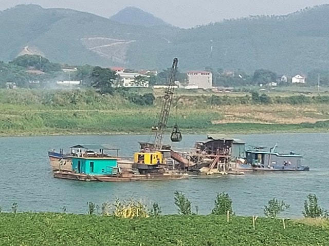 Thông qua công tác đấu giá mỏ cát, sỏi đã giúp tăng thu ngân sách nhà nước số tiền rất lớn. Ảnh: Ngô Hùng