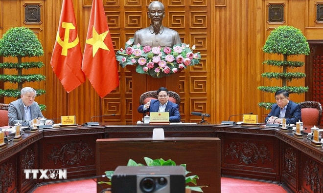 Thủ tướng Phạm Minh Chính chủ trì cuộc họp về mức áp thuế mới của Hoa Kỳ đối với hàng hóa nhập khẩu từ Việt Nam. (Ảnh: Dương Giang/TTXVN) ttxvn-0304-thu-tuong-thue-doi-ung-6.jpg