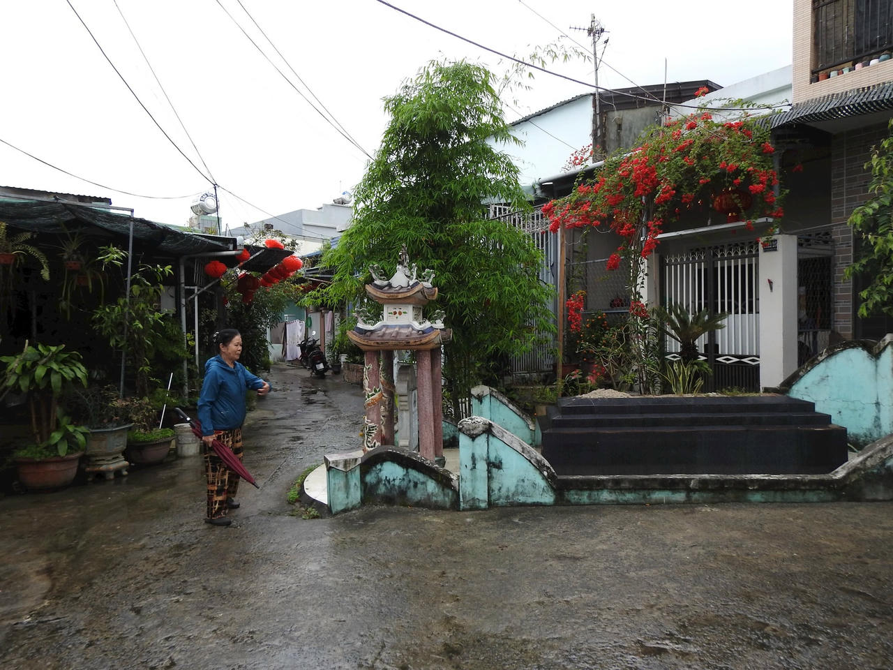 ba-lien-giua-duong0661.jpg