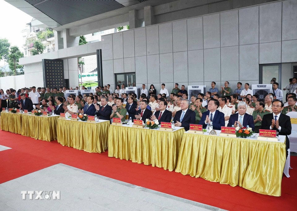 Các đại biểu dự Lễ khánh thành công trình Trụ sở Bộ Công an. (Ảnh: Thống Nhất/TTXVN)
