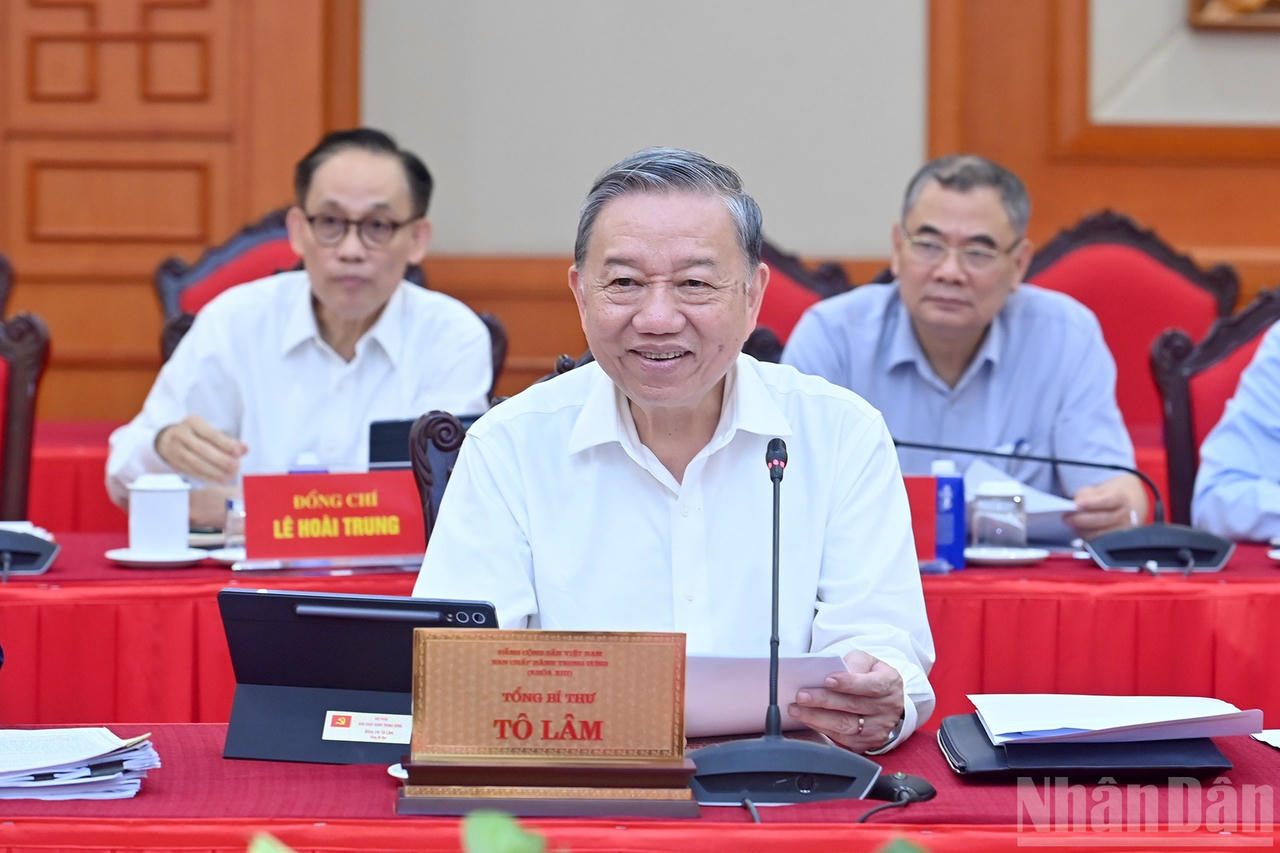 Tổng Bí thư Tô Lâm phát biểu tại cuộc làm việc với Ban Thường vụ Thành ủy Thành phố Hồ Chí Minh. ndo_br_a25-bnd-4418.jpg