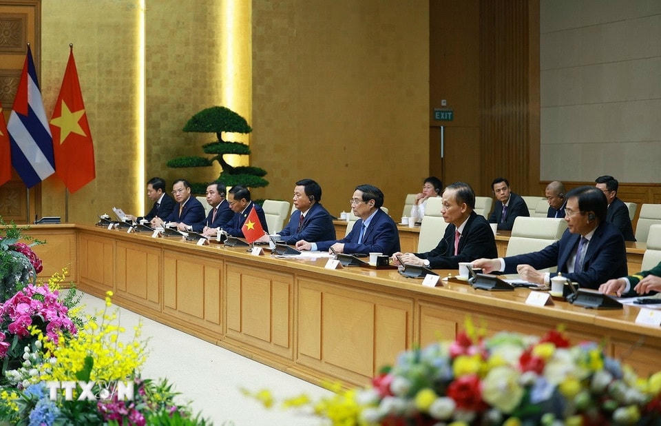 Thủ tướng Phạm Minh Chính hội kiến Bí thư thứ nhất, Chủ tịch Cuba Miguel Díaz-Canel Bermúdez. (Ảnh: Dương Giang/TTXVN)