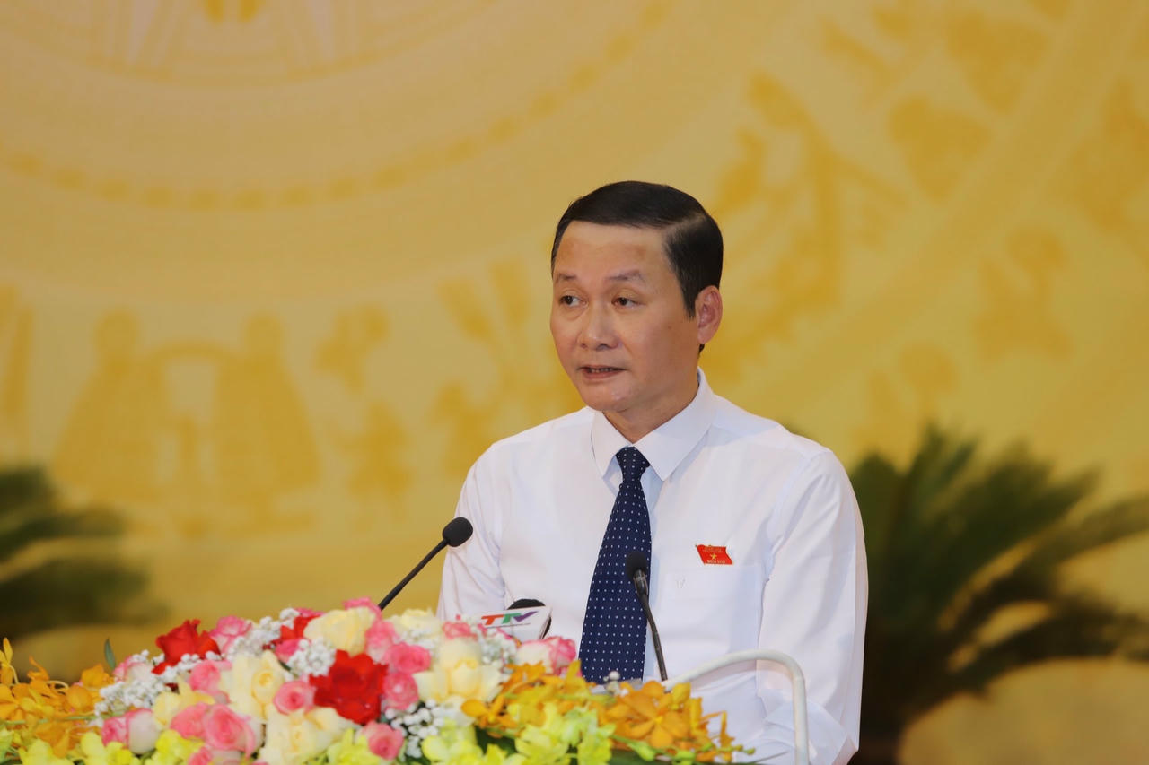 Ông Đỗ Minh Tuấn - Chủ tịch UBND tỉnh Thanh Hóa trình bày báo cáo kinh tế - xã hội 6 tháng đầu năm 2024.