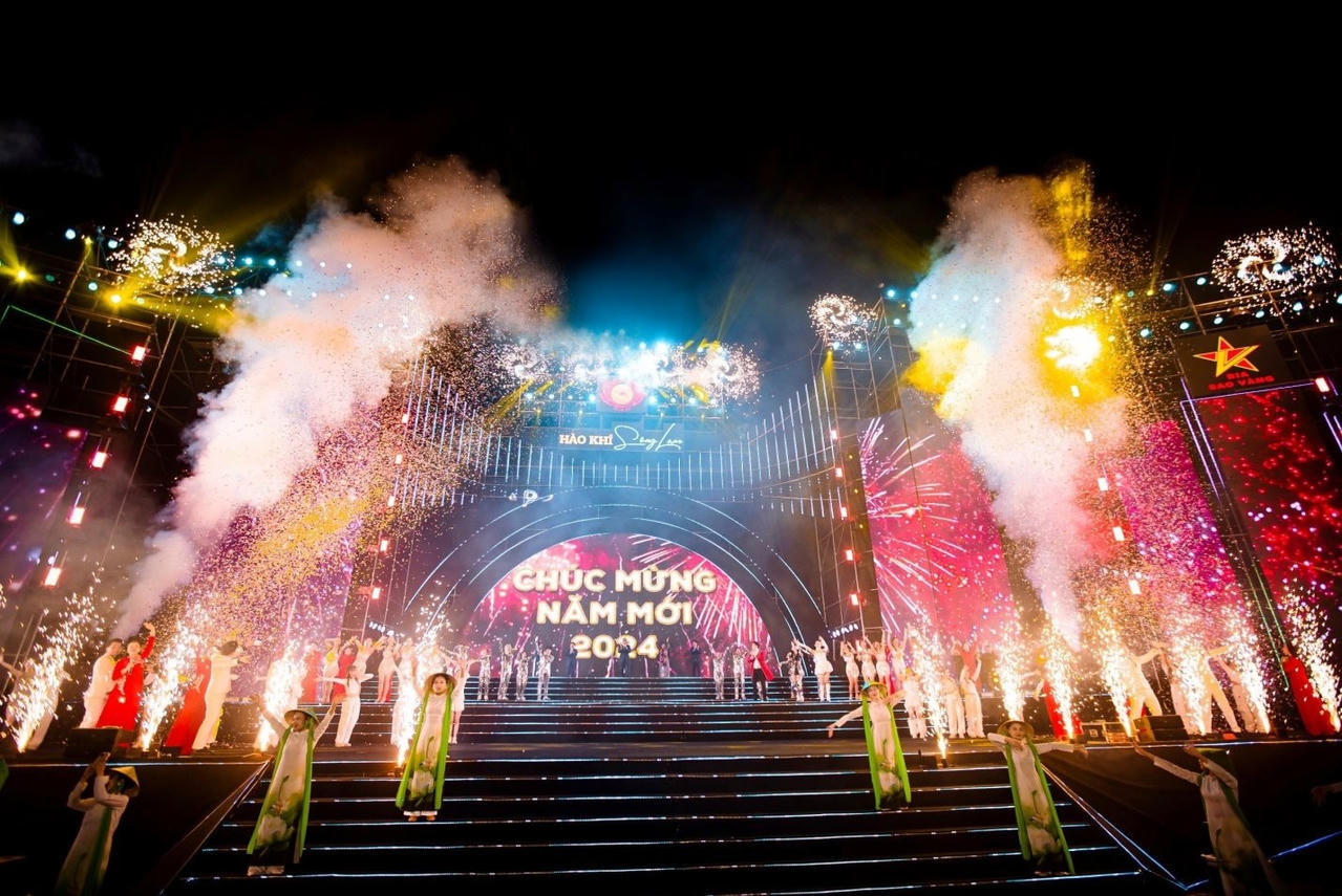 san-khau-countdown-nghe-an-chao-nam-moi-2024-hao-khi-song-lam-...jpg