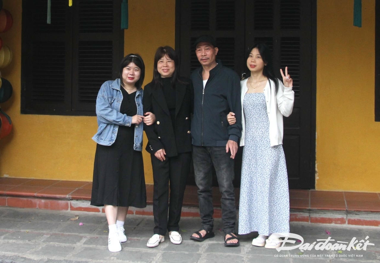 W_du-khach-4.jpg