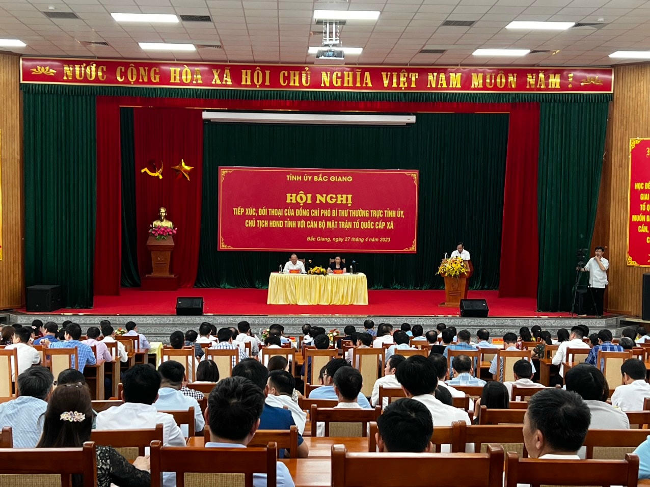 Quang cảnh hội nghị.