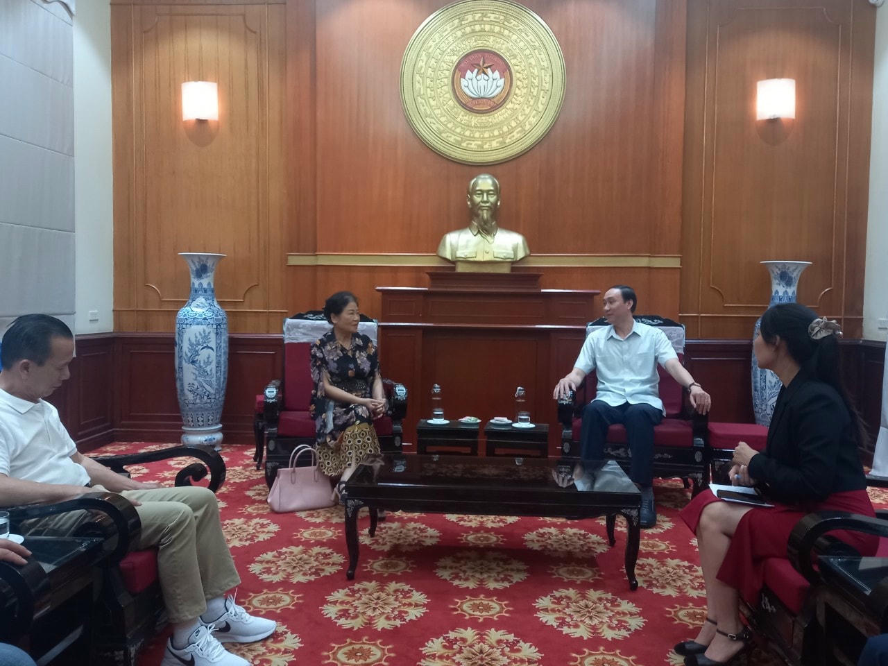 Quang cảnh lễ tiếp nhận ủng hộ. 