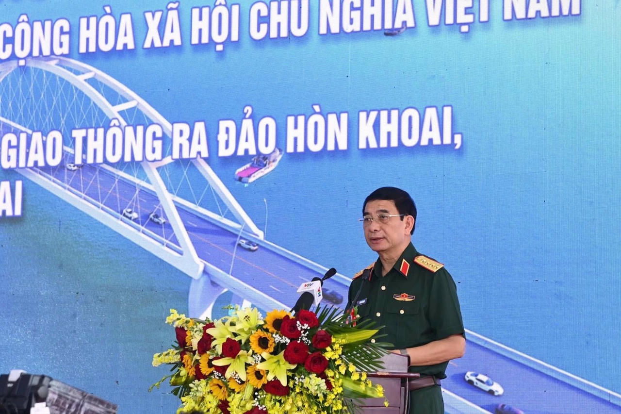 anh-2-uy-vien-bo-chinh-tri-bo-truong-quoc-phong-phan-van-giang-phat-bieu-tai-le-khoi-cong.(1).jpg