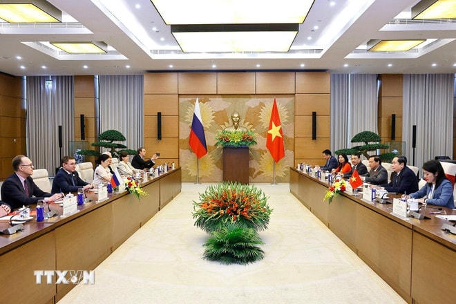 Chủ tịch Quốc hội Trần Thanh Mẫn tiếp Phó Chủ tịch thứ nhất Hội đồng Liên bang, Quốc hội Liên bang Nga Vladimir Vladimirovich Yakushev. (Ảnh: Doãn Tấn/TTXVN) ttxvn-chu-tich-quoc-hoi-tran-thanh-man-tiep-pho-chu-tich-thu-nhat-hoi-dong-lien-bang-nga-4.jpg
