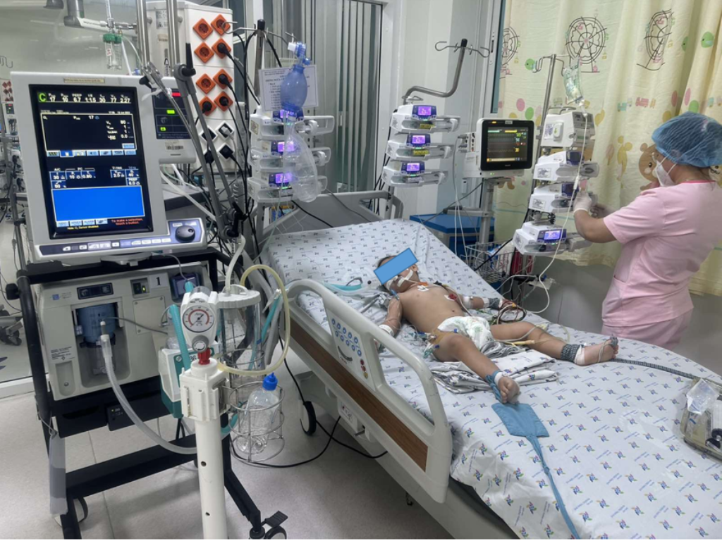 Số ca nặng bị tay chân miệng đang nằm điều trị cũng đang giảm dần.