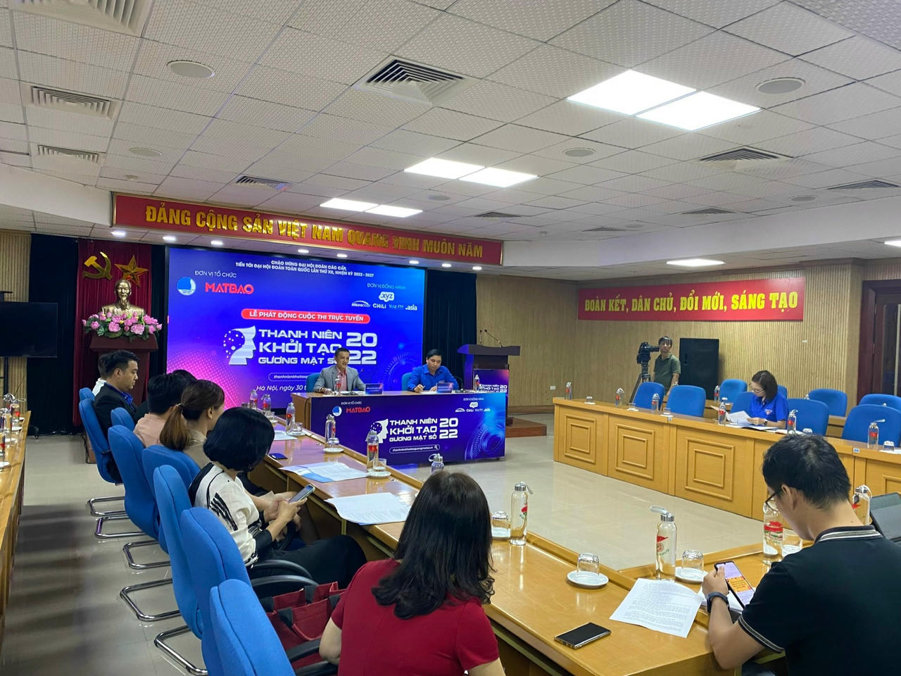 Quang cảnh lễ phát động.