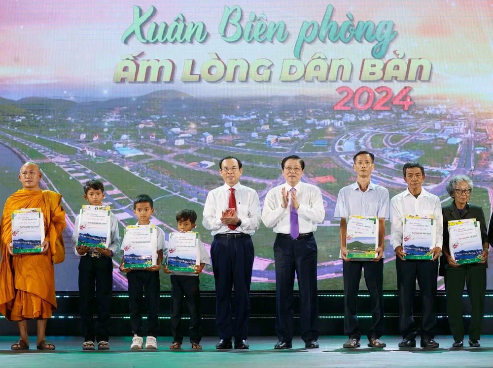 ttxvn-giao-luu-xuan-bien-phong-2-889.jpg