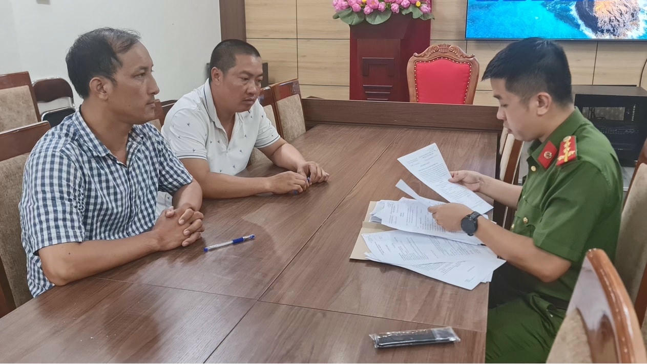 Trần Văn Tuấn và Hoàng Ánh Cương tại Cơ quan Công an