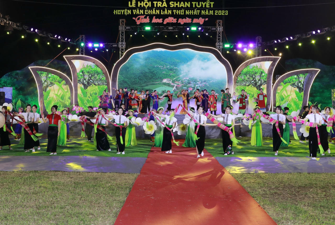 Những tiết mục nghệ thuật được dàn dựng công phu, hoành tráng trong lễ khai mạc Lễ hội trà Shan tuyết