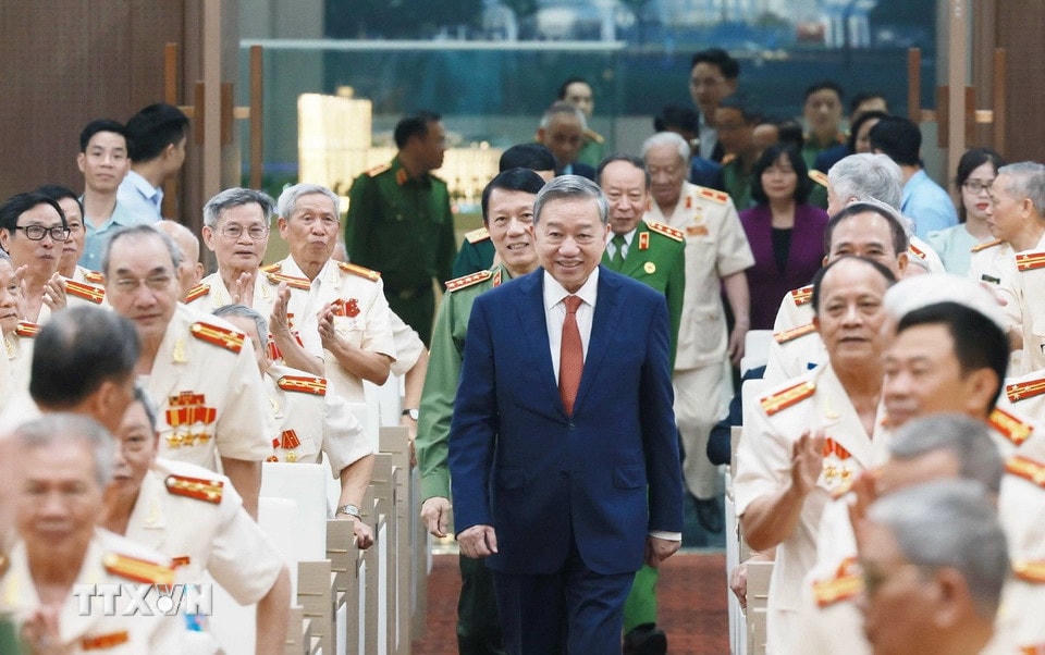 Tổng Bí thư Tô Lâm gặp mặt cán bộ công an chi viện chiến trường miền Nam. (Ảnh: Thống Nhất/TTXVN)