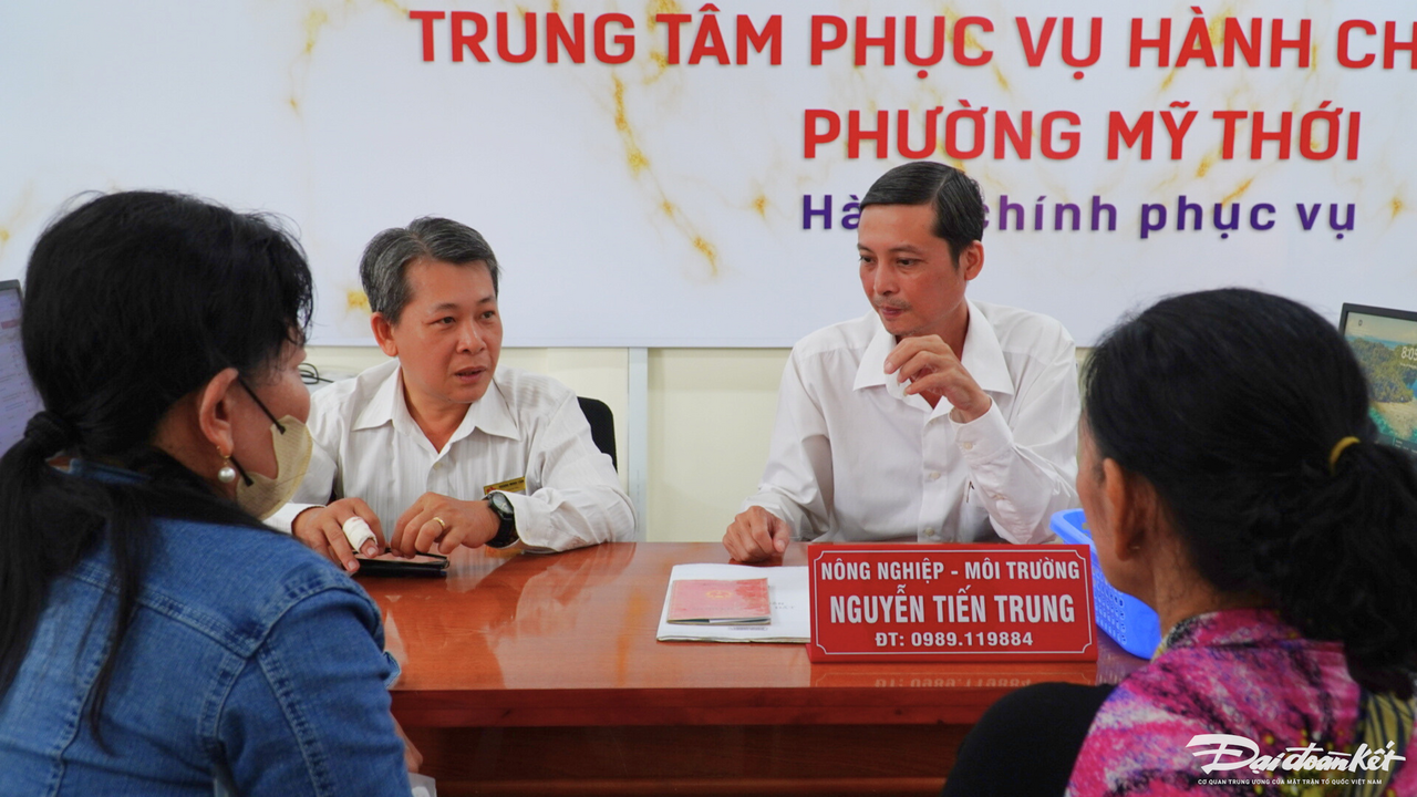 Phường Mỹ Thới (TP Long Xuyên cũ), ngay trong ngày đầu vận hành, các bộ phận chuyên môn đã nhanh chóng ổn định. Ảnh Nguyên Anh.