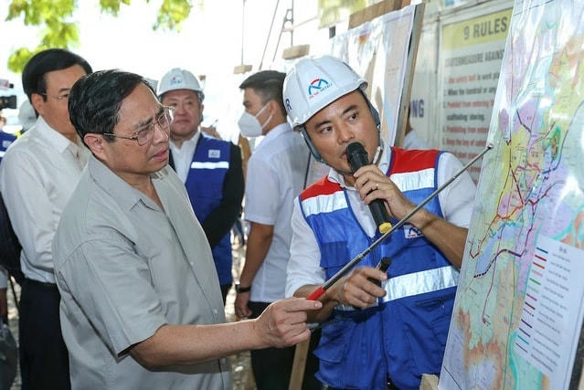 Thủ tướng yêu cầu, đẩy nhanh giải phóng mặt bằng cho các dự án.