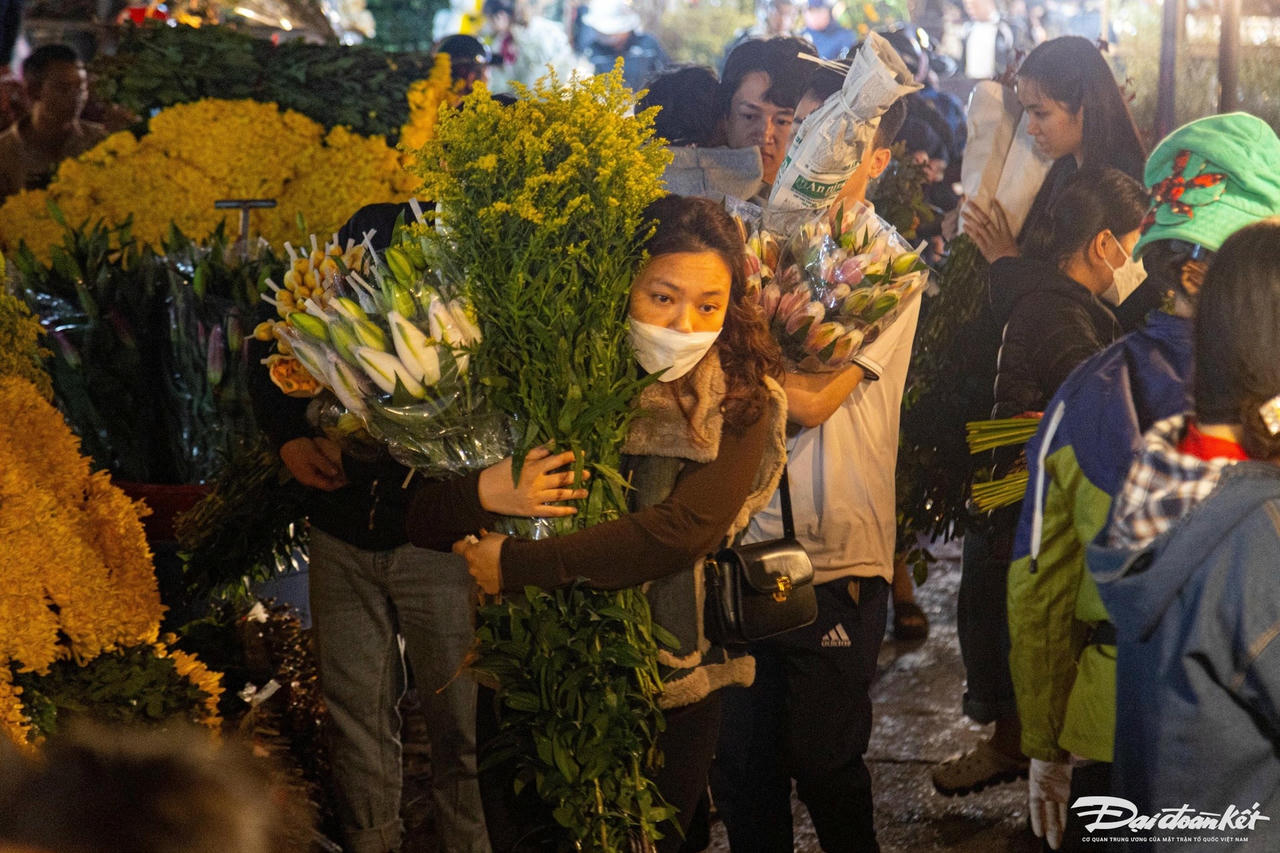 W_cho_hoa_tet-le-khanh41.jpg