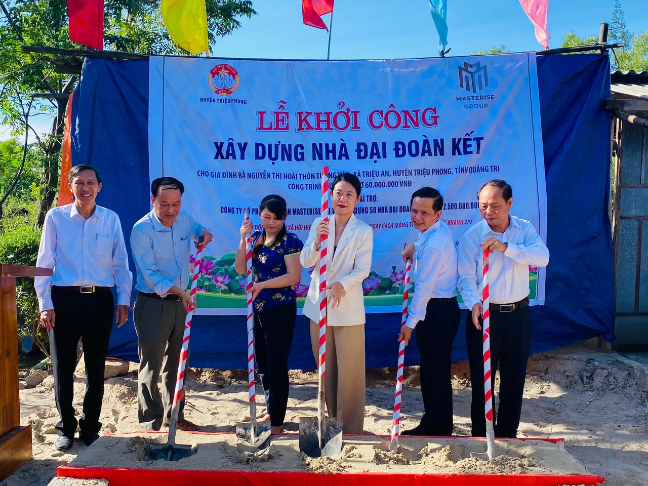 Tại nhà bà Nguyễn Thị Hoài.