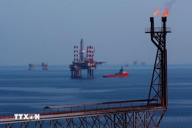 Giàn công nghệ trung tâm số 2 của mỏ Bạch Hổ thuộc Liên doanh Việt-Nga (Vietsovpetro). (Ảnh: Huy Hùng/TTXVN) ttxvn-viet-nam-lien-bang-nga-13.jpg