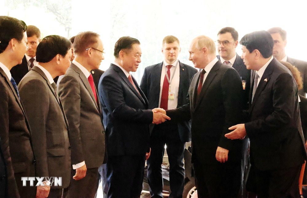 TTXVN_2006TongbithuTongthongVietnamNga7.jpg