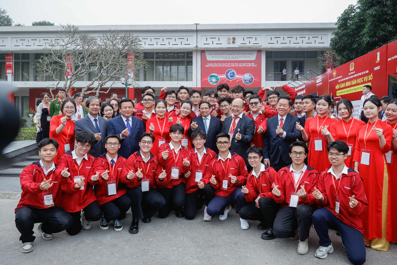 Thủ tướng phát động phong trào 'Bình dân học vụ số' toàn dân- Ảnh 6.