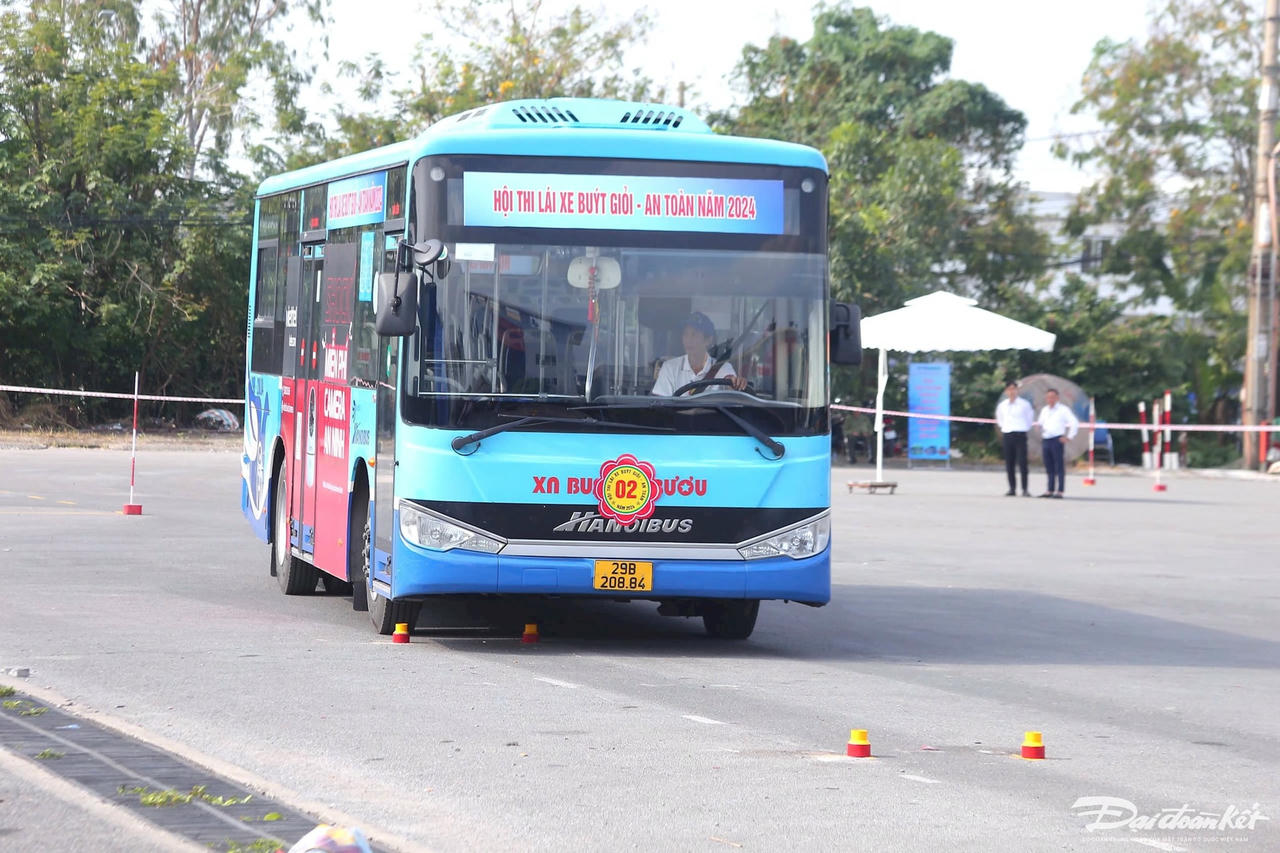 z5949859620462_4654442b2b7010129b987b0f03d822b6.jpg