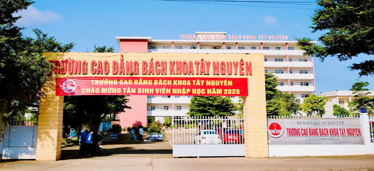 Cơ sở vật chất khang trang của Trường Cao đẳng Bách khoa Tây Nguyên.