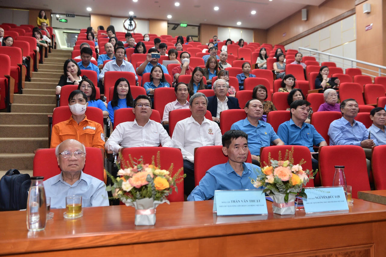 Các đại biểu tại lễ trao giải. 