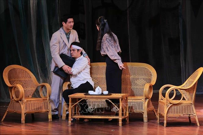 anhtren phai