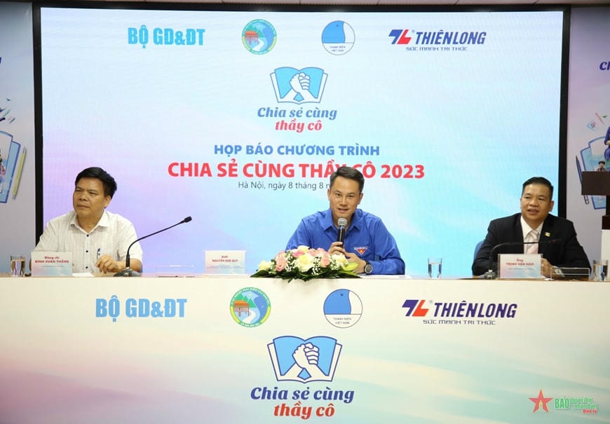 Ban tổ chức Các đồng chí chủ trì họp báo giới thiệu chương trình 