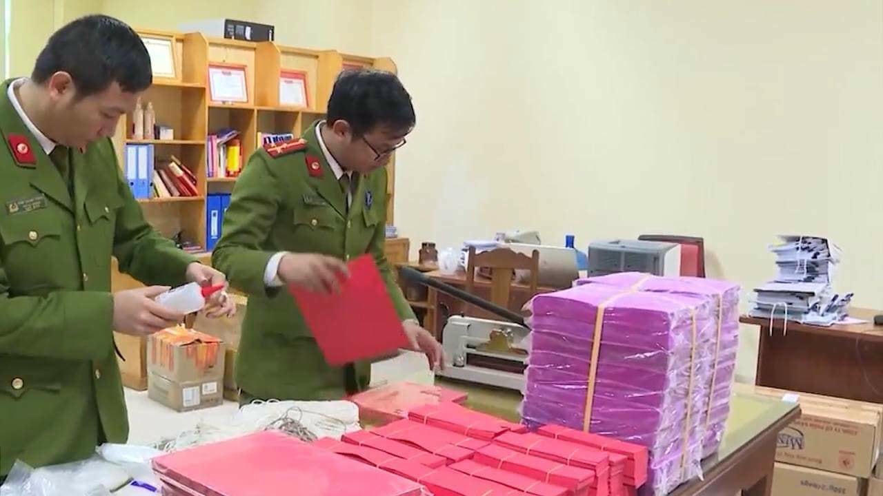 Tang vật bị phát hiện, thu giữ. Ảnh VTV