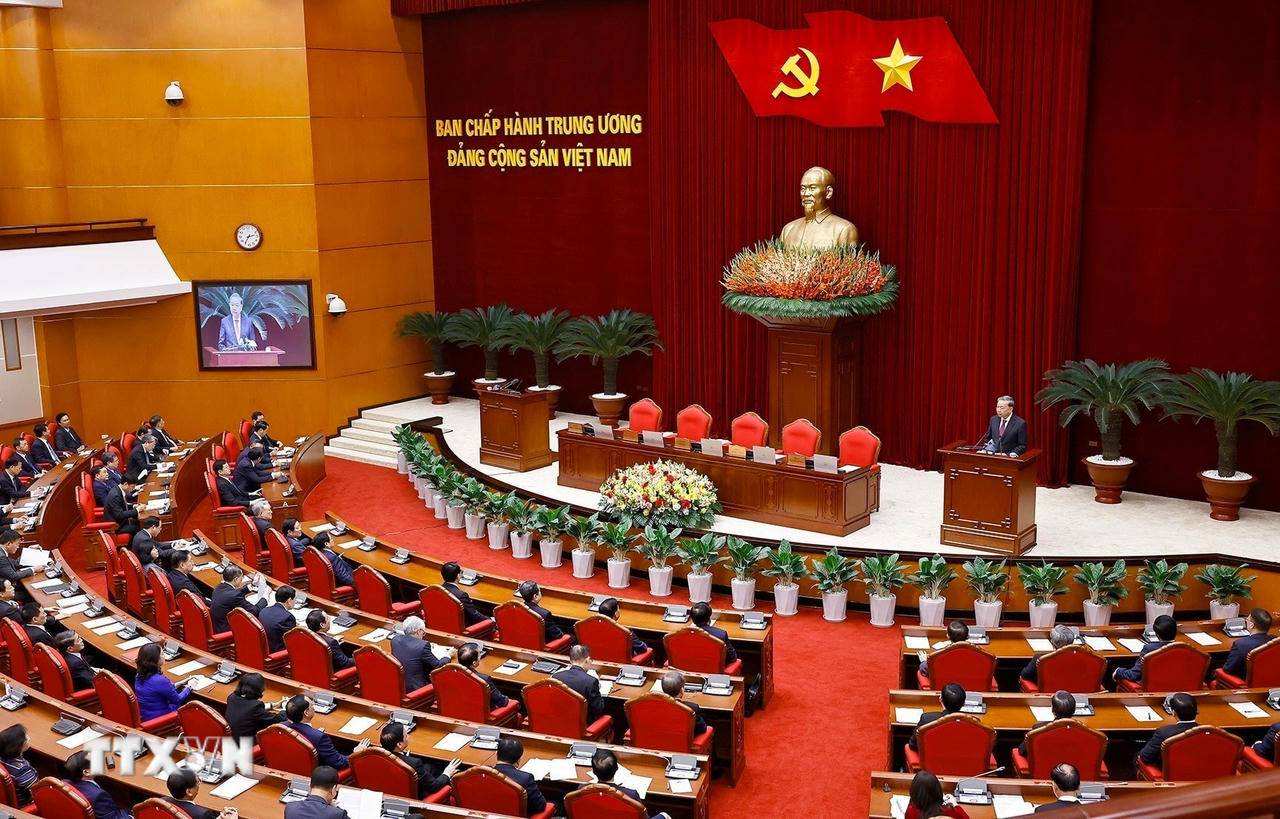 Quang cảnh phiên bế mạc Hội nghị Ban Chấp hành Trung ương Đảng khóa XIII. (Ảnh: Doãn Tấn/TTXVN) ttxvn-2401-tong-bi-thu-15.jpg