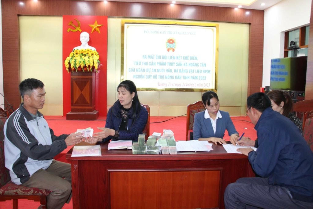 hnd-tx-quang-yen-giai-ngan-nguon-von-quy-ho-tro-nong-dan-cho-hoi-vien-chuyen-doi-phao-xop-sang-vat-lieu-noi-dat-quy-chuan-trong-nuoi-trong-thuy-san.jpg