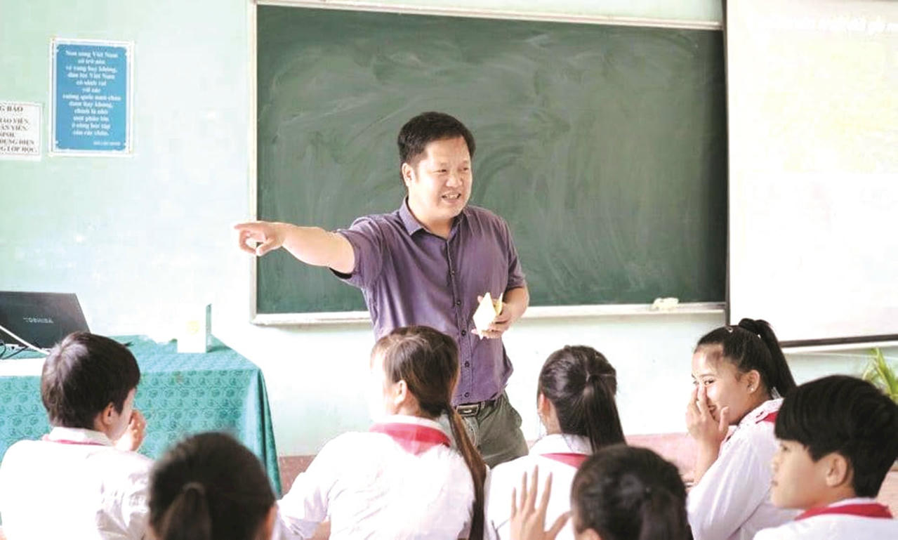 ts-dam-quang-minh-lam-pho-chu-tich-tap-doan-giao-duc-equest1606373254.jpg