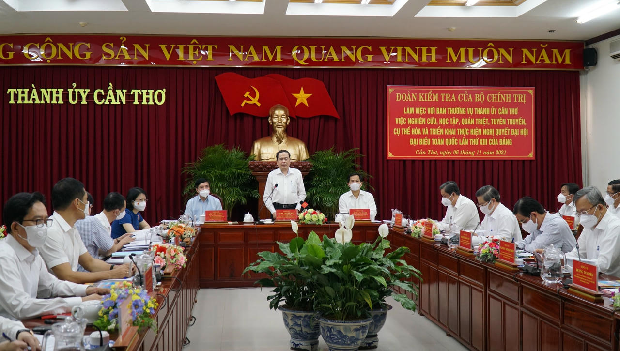 Toàn cảnh buổi làm việc.