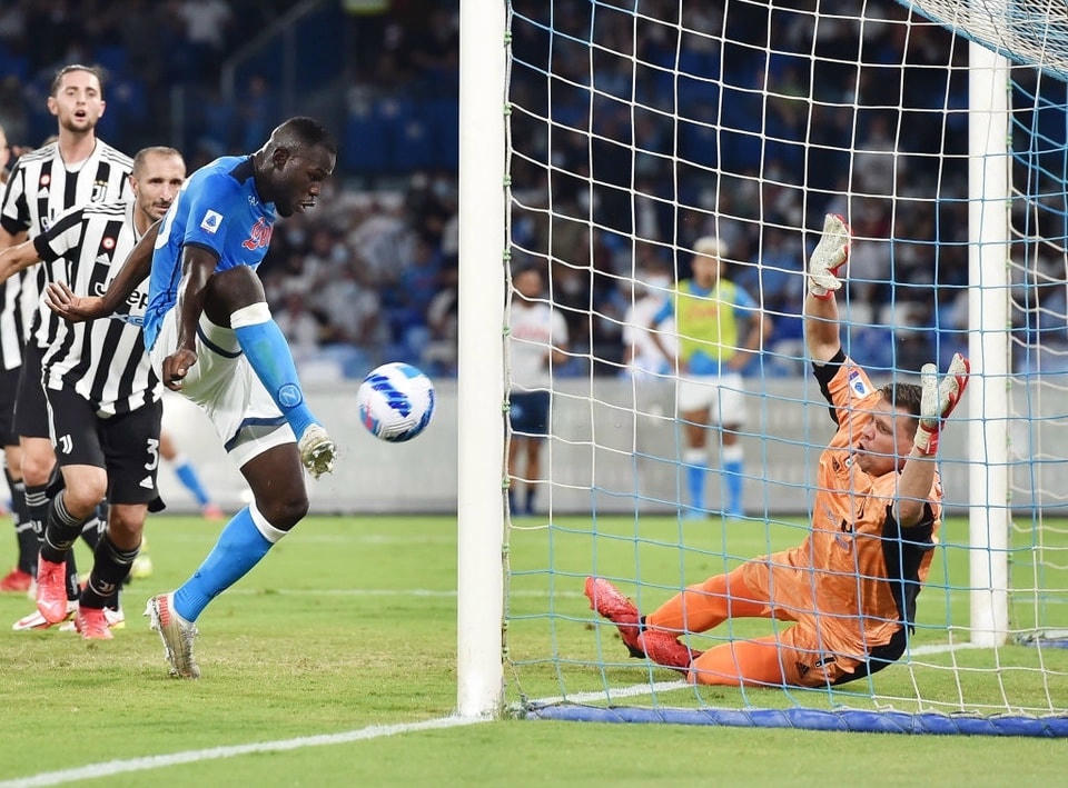 Napoli có 2 bàn thắng trong hiệp 2 để ngược dòng