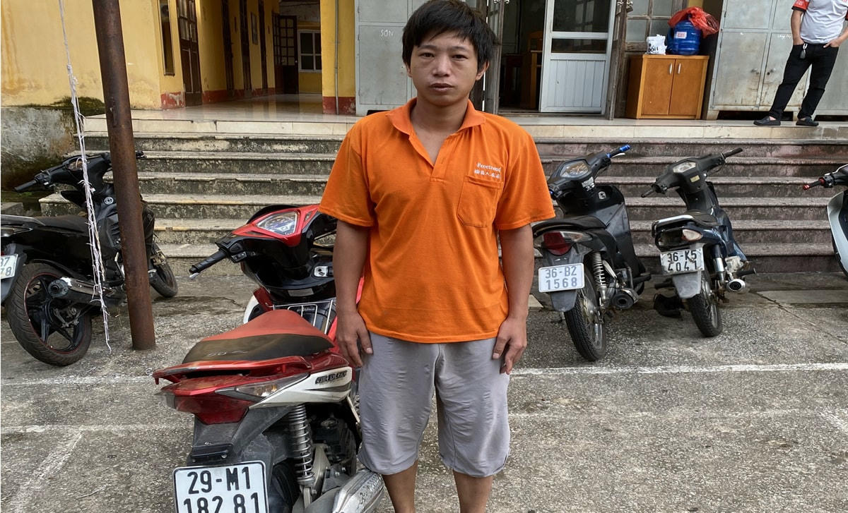Trần Văn Tuyên và tang vật trộm cắp.